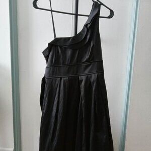 Asymmetrical black satin mid-thigh dress with tulle petticoat and belt, zipper a